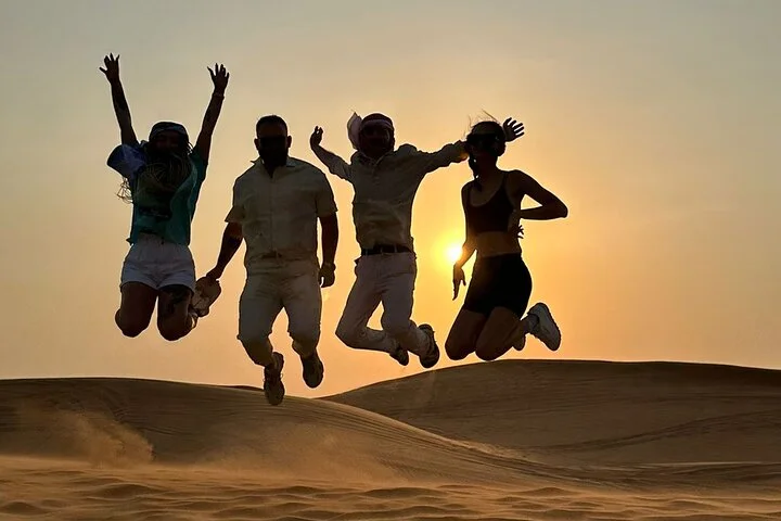 Luxury Evening Desert Safari in Dubai by Private 4x4