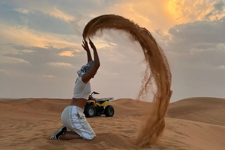 Luxury Evening Desert Safari in Dubai by Private 4x4