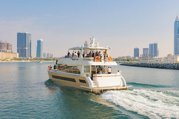 Luxury Yacht Cruise and Dine in Dubai