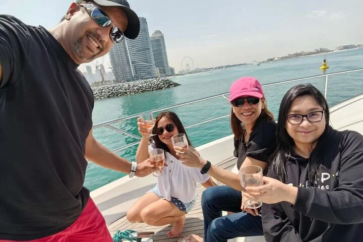 Luxury Yacht Cruise and Dine in Dubai