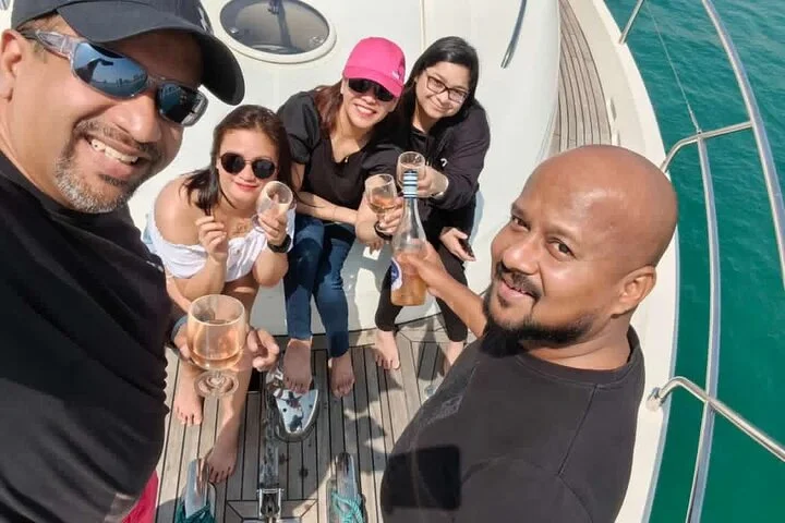 Luxury Yacht Cruise and Dine in Dubai