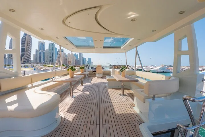 Luxury Yacht Cruise and Dine in Dubai
