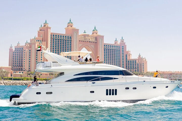 Luxury Yacht Cruise and Dine in Dubai