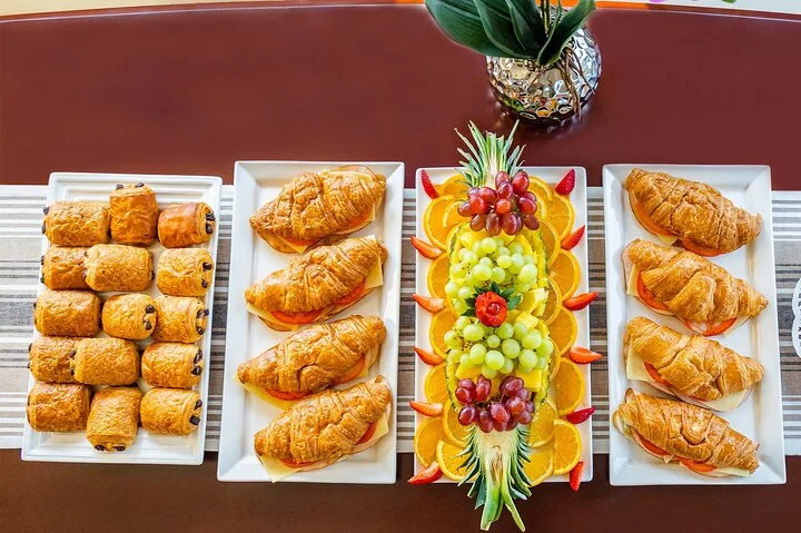Luxury Yacht Cruise and Dine in Dubai