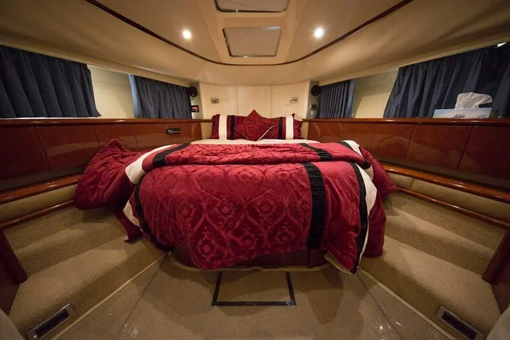 Luxury Yacht Tour Around Palm Island