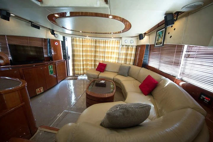 Luxury Yacht Tour Around Palm Island