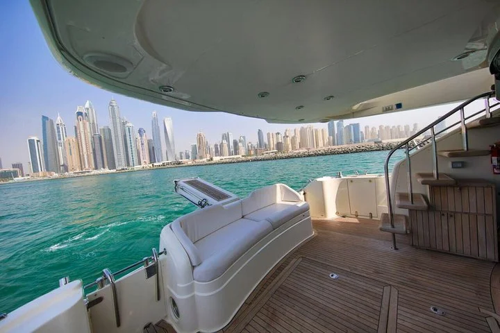 Luxury Yacht Tour Around Palm Island