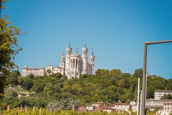 Lyon: Private dining experience through 3 restaurants