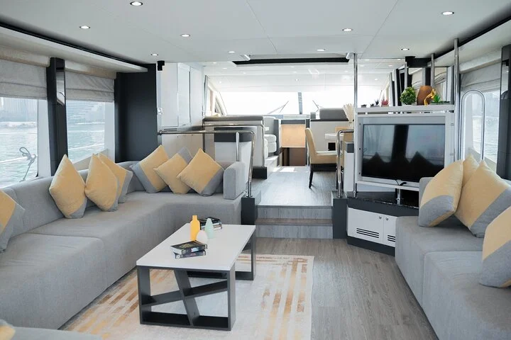 Majesty 77ft Diamond Dust — Dubai's best yacht rental