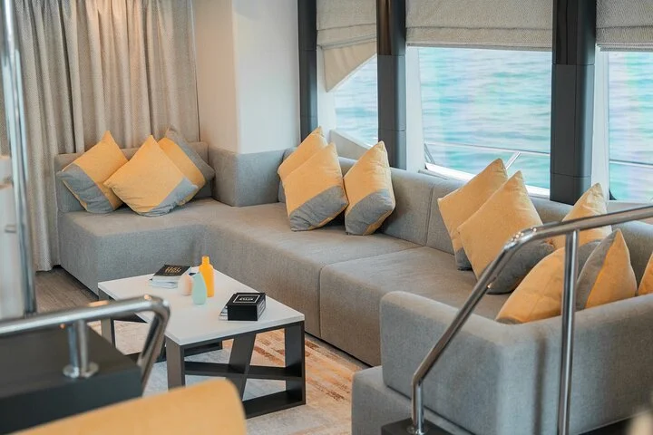 Majesty 77ft Diamond Dust — Dubai's best yacht rental