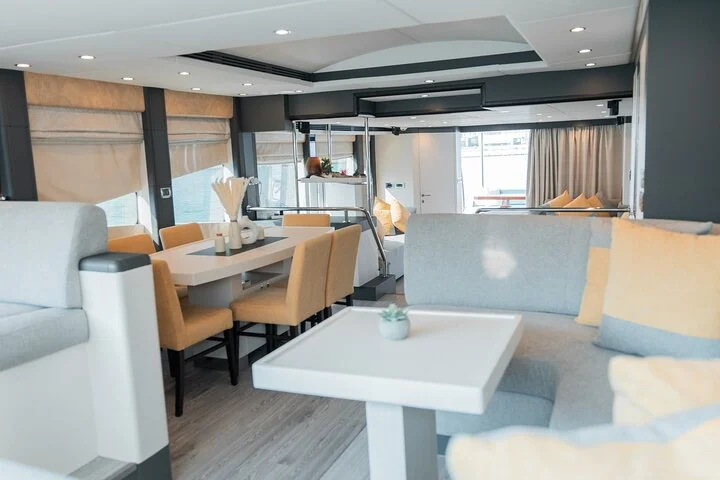 Majesty 77ft Diamond Dust — Dubai's best yacht rental