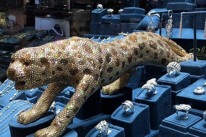 Old Dubai Walking Tour with Private Guide and Local Street Snacks