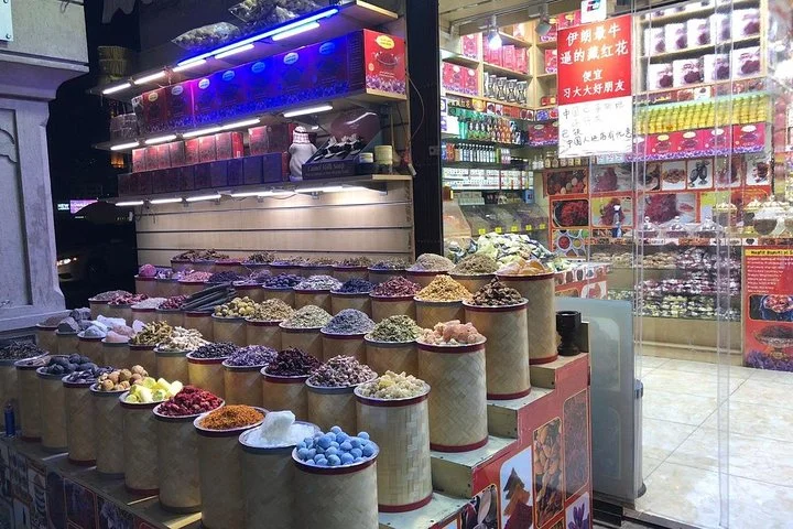 Old Dubai Walking Tour with Private Guide and Local Street Snacks