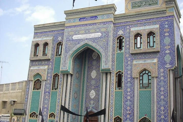 Old Dubai Walking Tour with Private Guide and Local Street Snacks