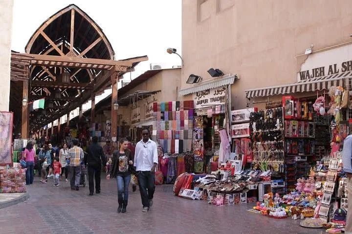 Old Dubai Walking Tour with Private Guide and Local Street Snacks