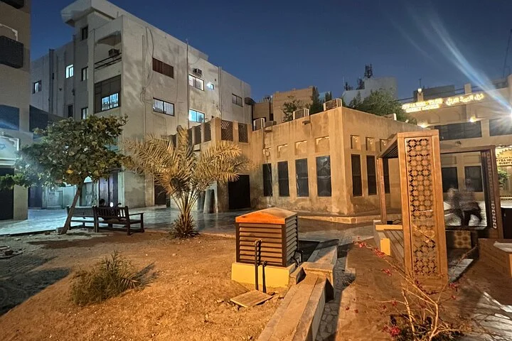 Old Dubai Walking Tour with Souks Creek and Abra Ride