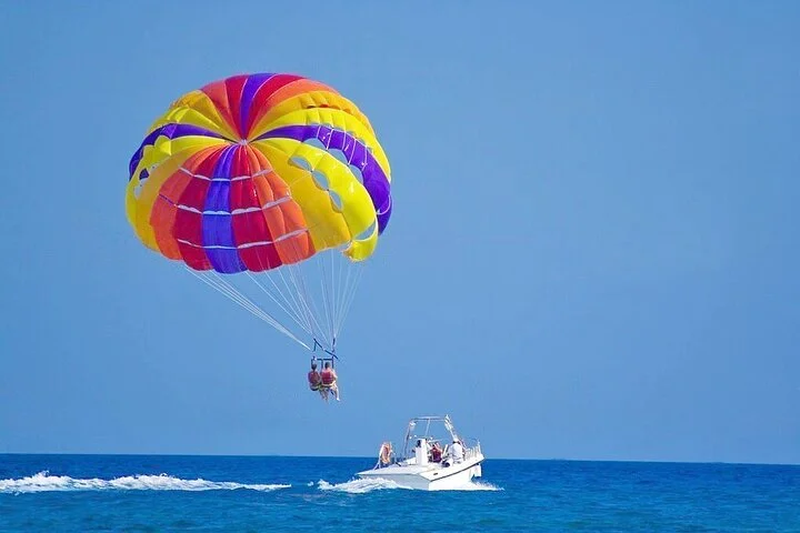 Parasailing in Dubai