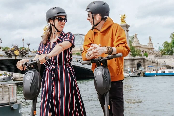 Paris E-Scooter Tour with fun & informative guide (small groups)