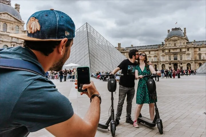 Paris E-Scooter Tour with fun & informative guide (small groups)