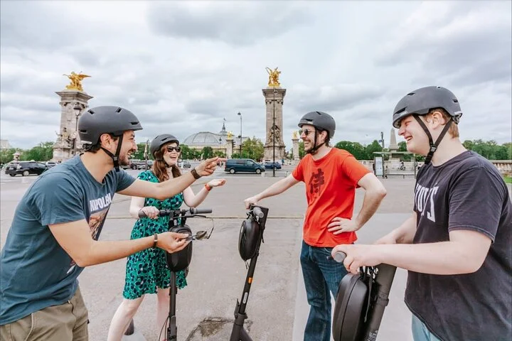 Paris E-Scooter Tour with fun & informative guide (small groups)
