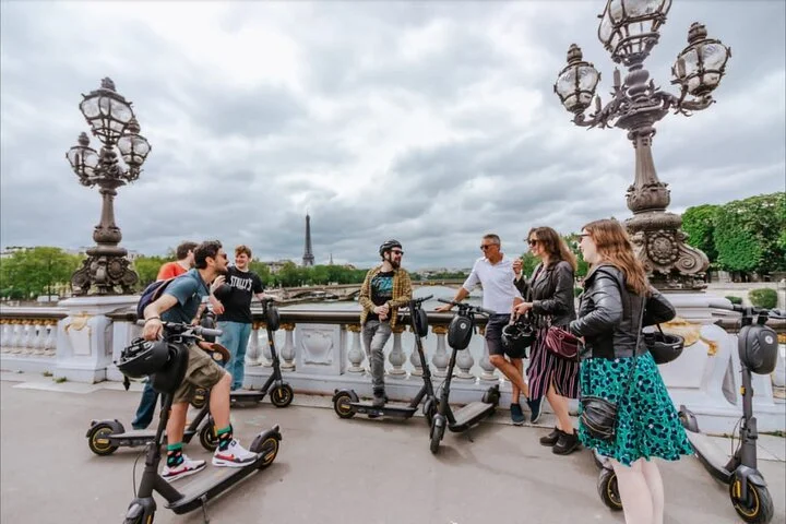 Paris E-Scooter Tour with fun & informative guide (small groups)