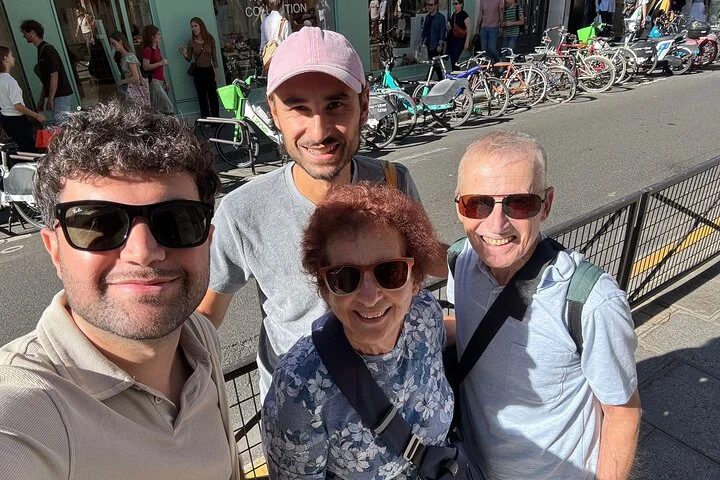 Paris Le Marais District Guided Walking Tour with Tastings