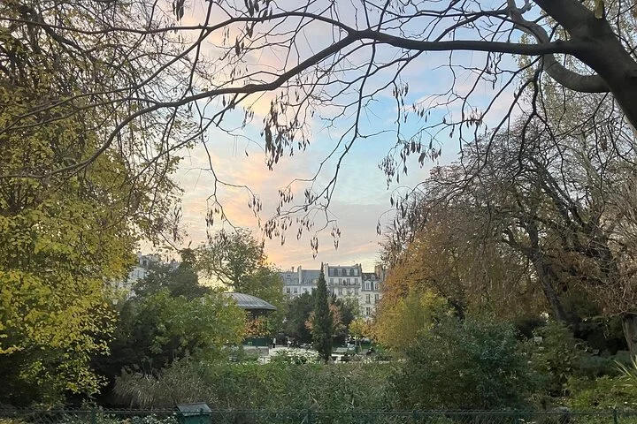 Paris Le Marais District Guided Walking Tour with Tastings