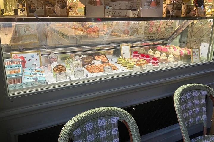 Paris Le Marais District Guided Walking Tour with Tastings