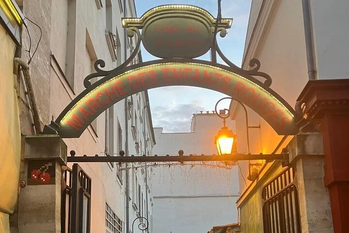 Paris Le Marais District Guided Walking Tour with Tastings