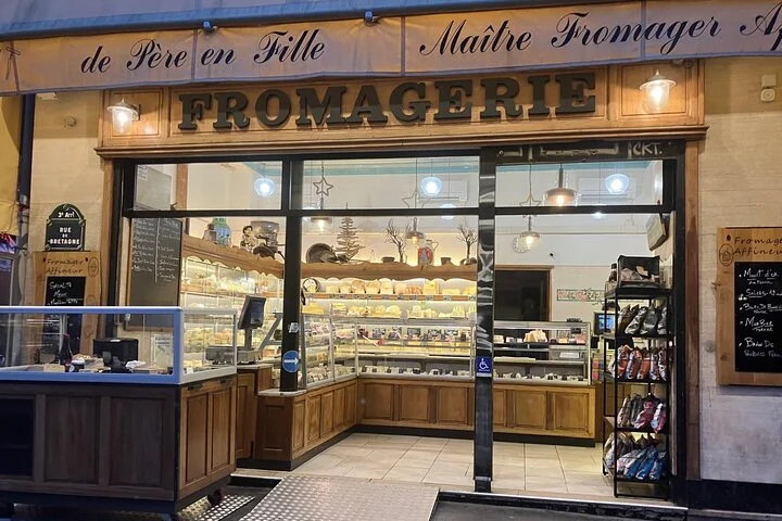 Paris Le Marais District Guided Walking Tour with Tastings