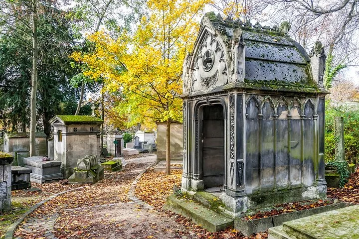 Pere Lachaise Cemetery Walking Tour Semi Private 12ppl Max