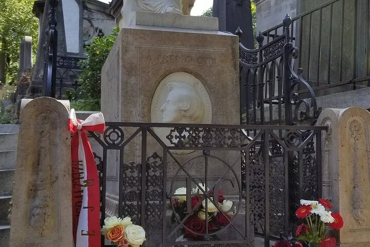Pere Lachaise Cemetery Walking Tour Semi Private 12ppl Max