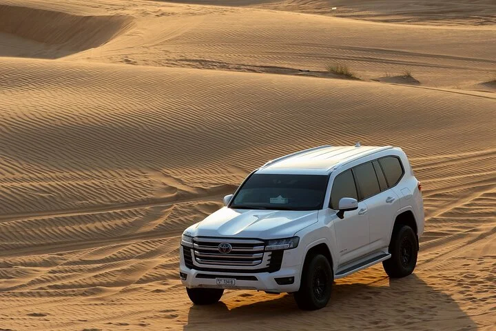 Premium Desert Safari Evening with Dinner and Show