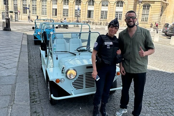 Private 4 - Hour Paris Highlights Tour by Golf Cart Mini Moke