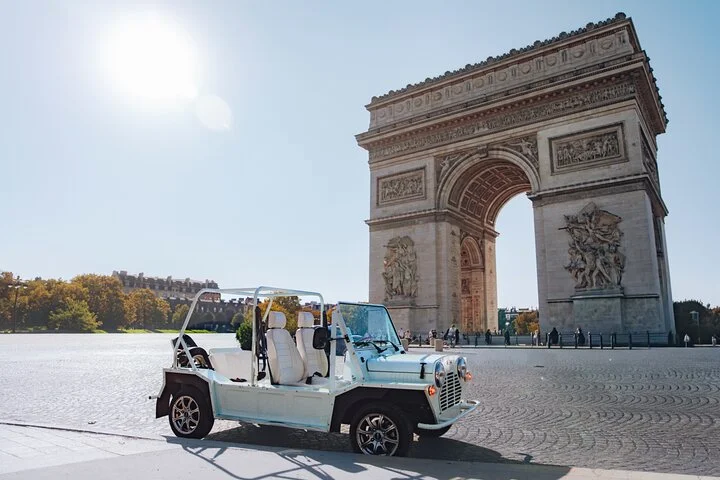 Private 4 - Hour Paris Highlights Tour by Golf Cart Mini Moke