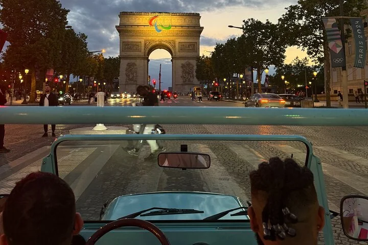 Private 4 - Hour Paris Highlights Tour by Golf Cart Mini Moke