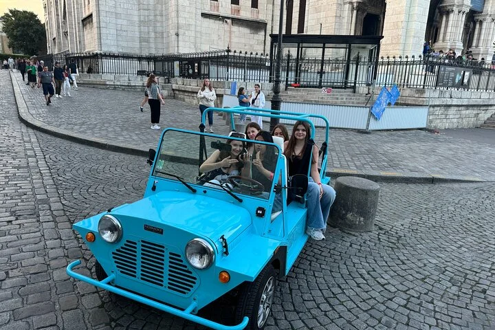 Private 4 - Hour Paris Highlights Tour by Golf Cart Mini Moke