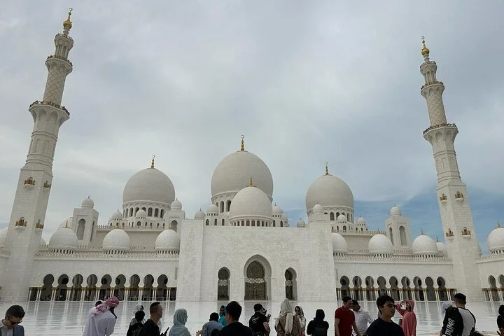 Private Abu Dhabi City Tour with Grand Mosque and Palace Visit