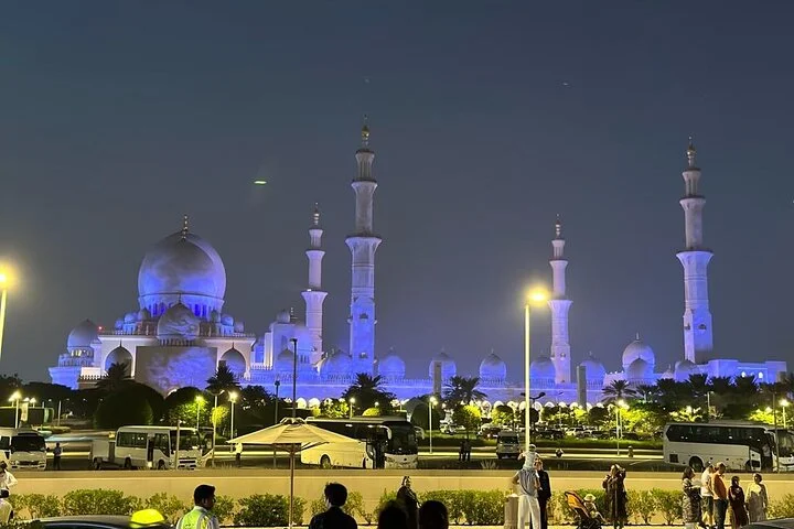 Private Abu Dhabi City Tour with Grand Mosque and Palace Visit