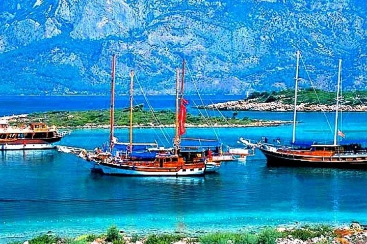 Private Daily Boat Tour !