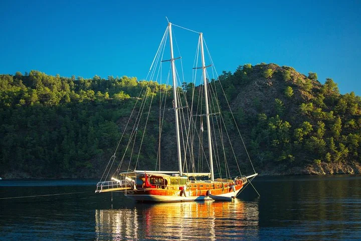 Private Daily Boat Tour !