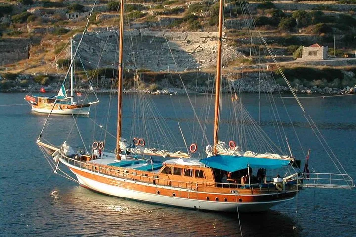 Private Daily Boat Tour !