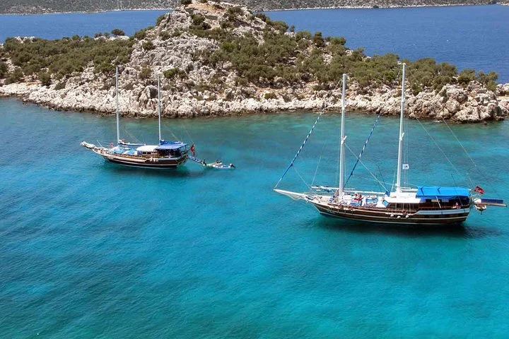 Private Daily Boat Tour !