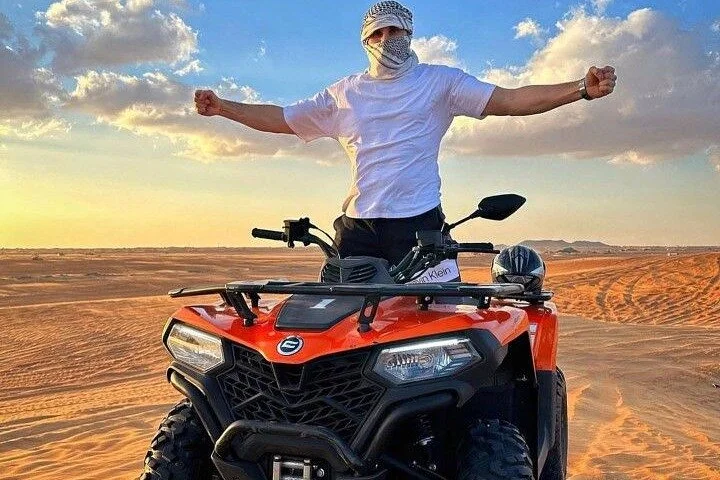 Private Dubai Red Dunes Desert Safari + BBQ Dinner & Live Shows