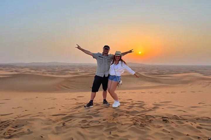 Private Dubai Red Dunes Desert Safari + BBQ Dinner & Live Shows