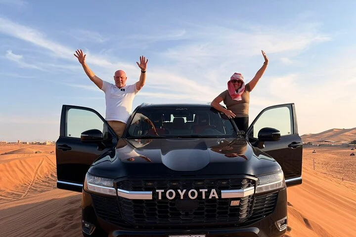 Private Dubai Red Dunes Desert Safari + BBQ Dinner & Live Shows