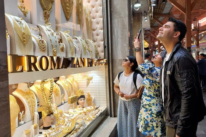 Private: Dubai's Highlights & Desert safari with BBQ dinner