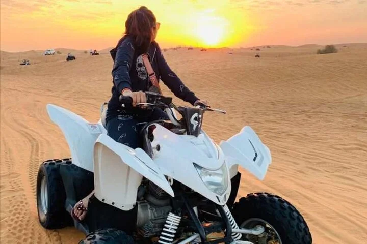 Private Evening Desert Safari with BBQ Dinner & Sand Boarding