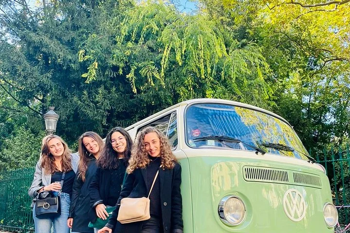 Private Guided Tour with Classic Van in Paris