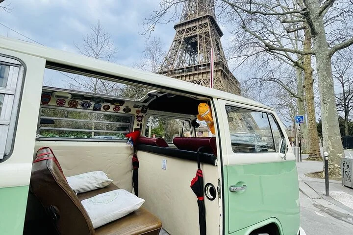 Private Guided Tour with Classic Van in Paris